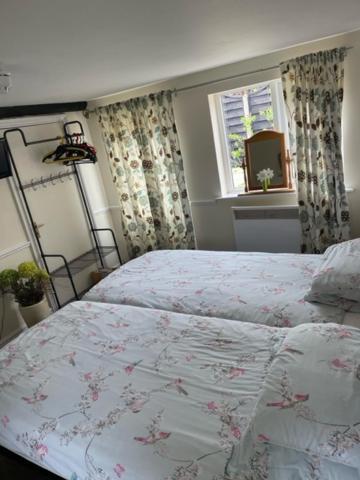 The Red Lion Great Offley Hotell Exteriör bild