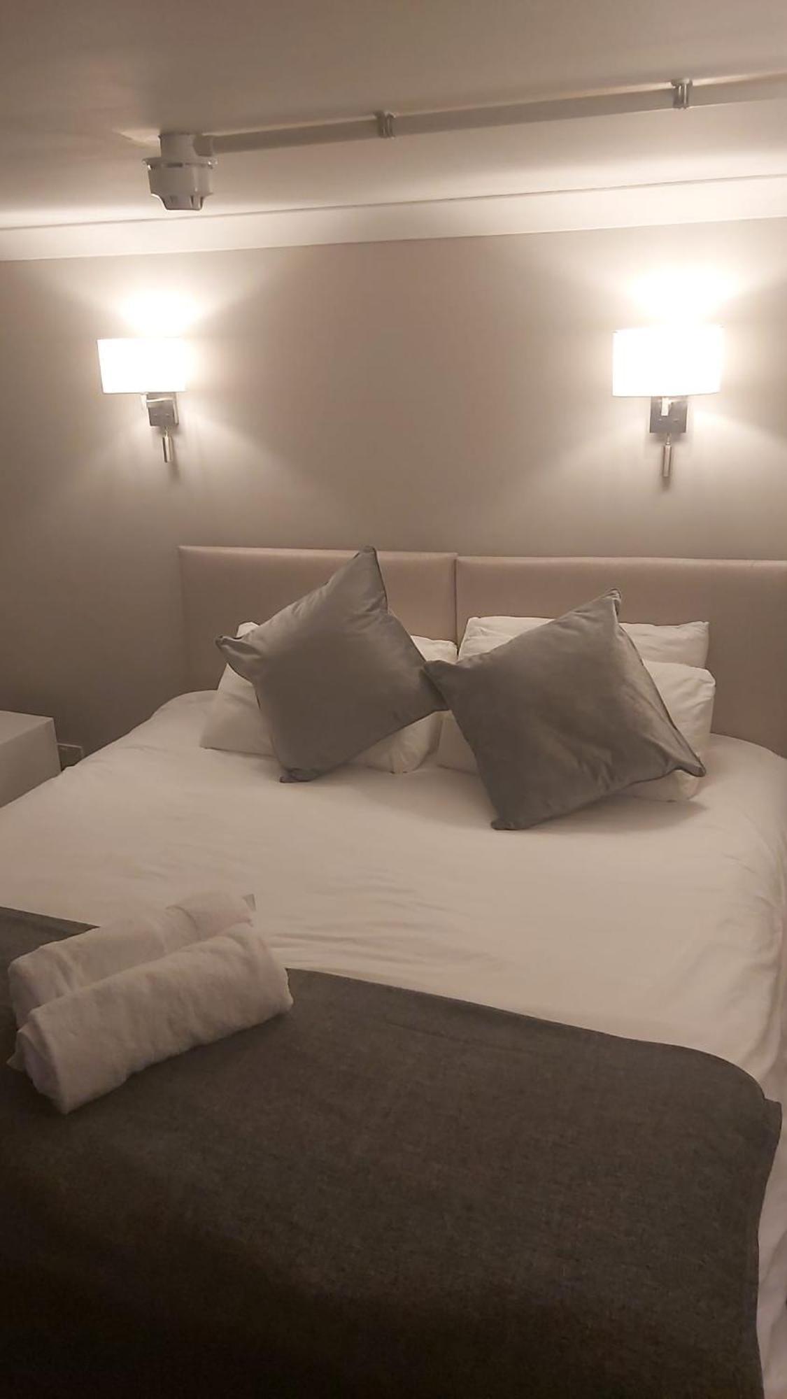 The Red Lion Great Offley Hotell Exteriör bild